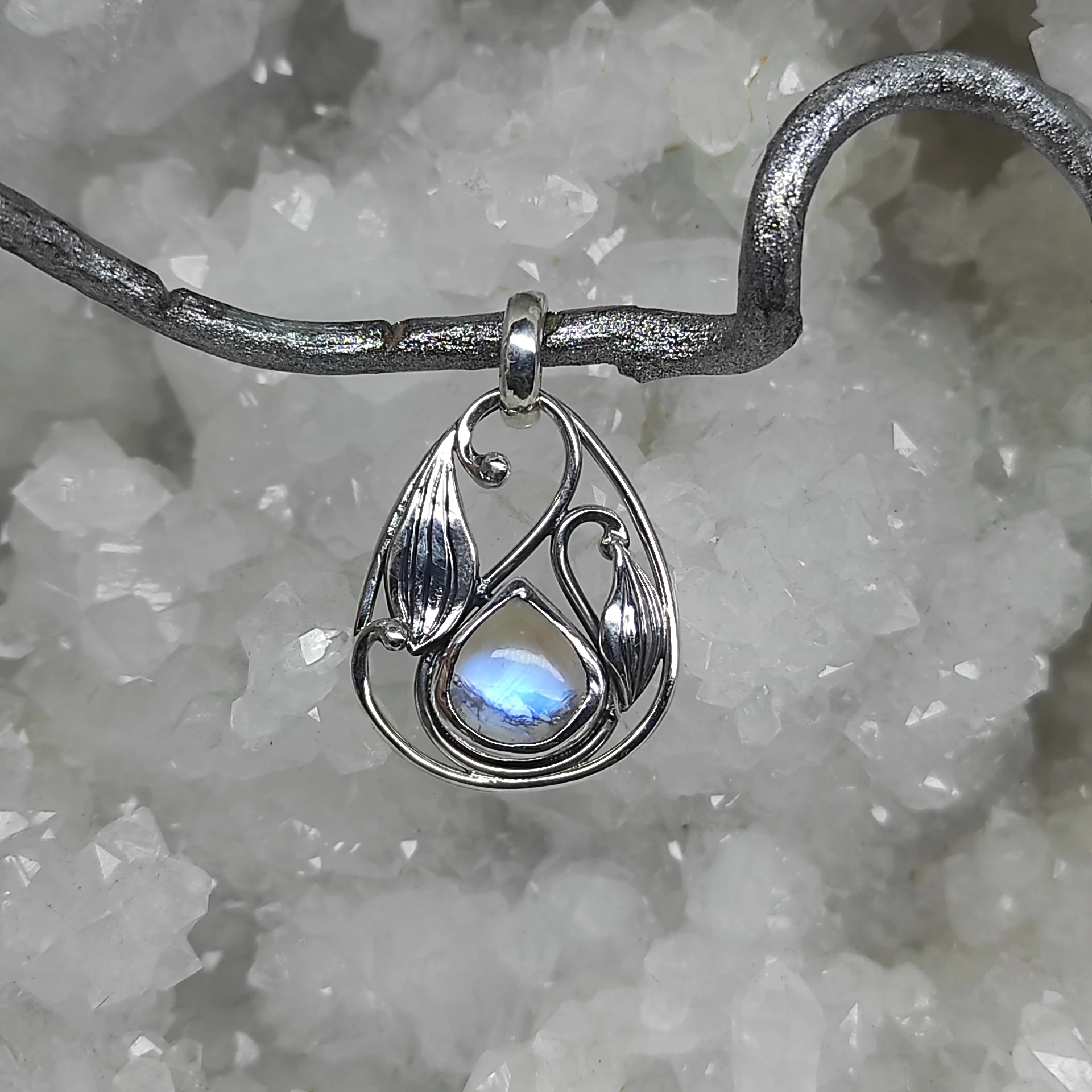 Pendentif labradorite blanche feuille de tradescantia