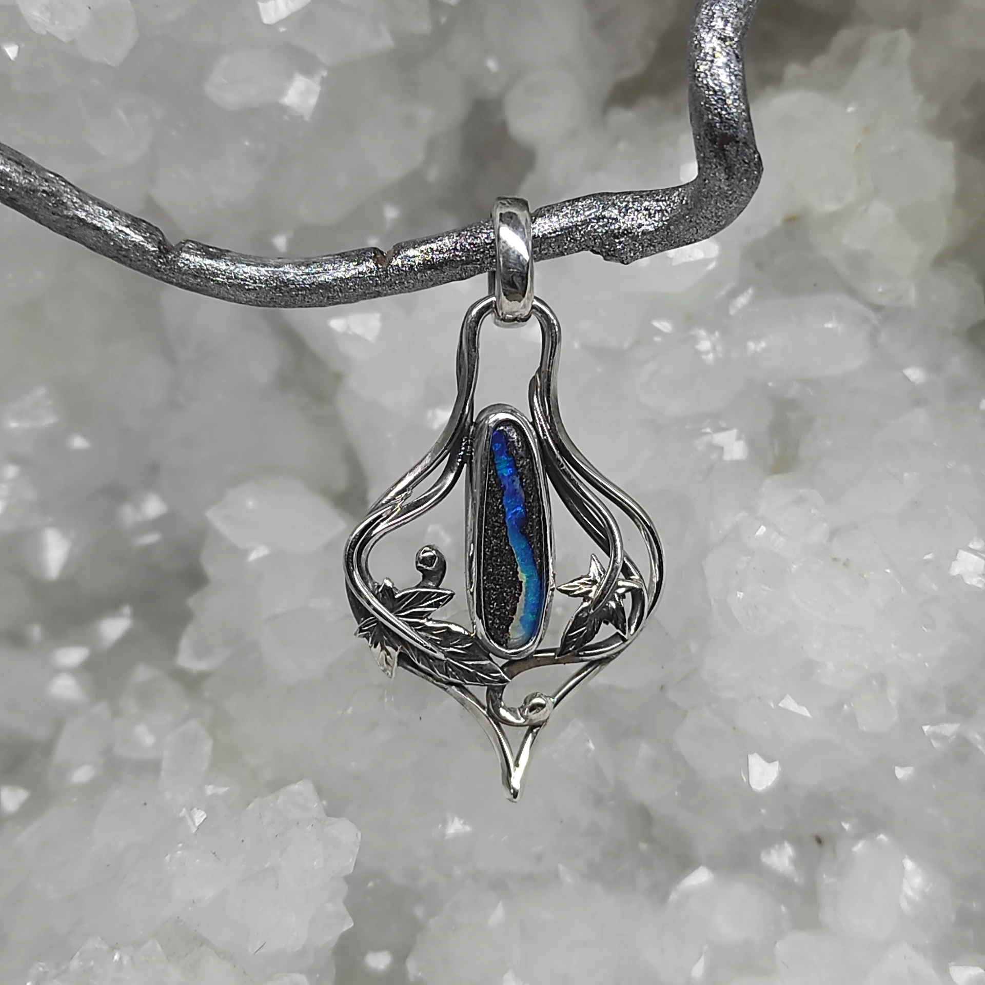 Pendentif opale d' australie rivièree