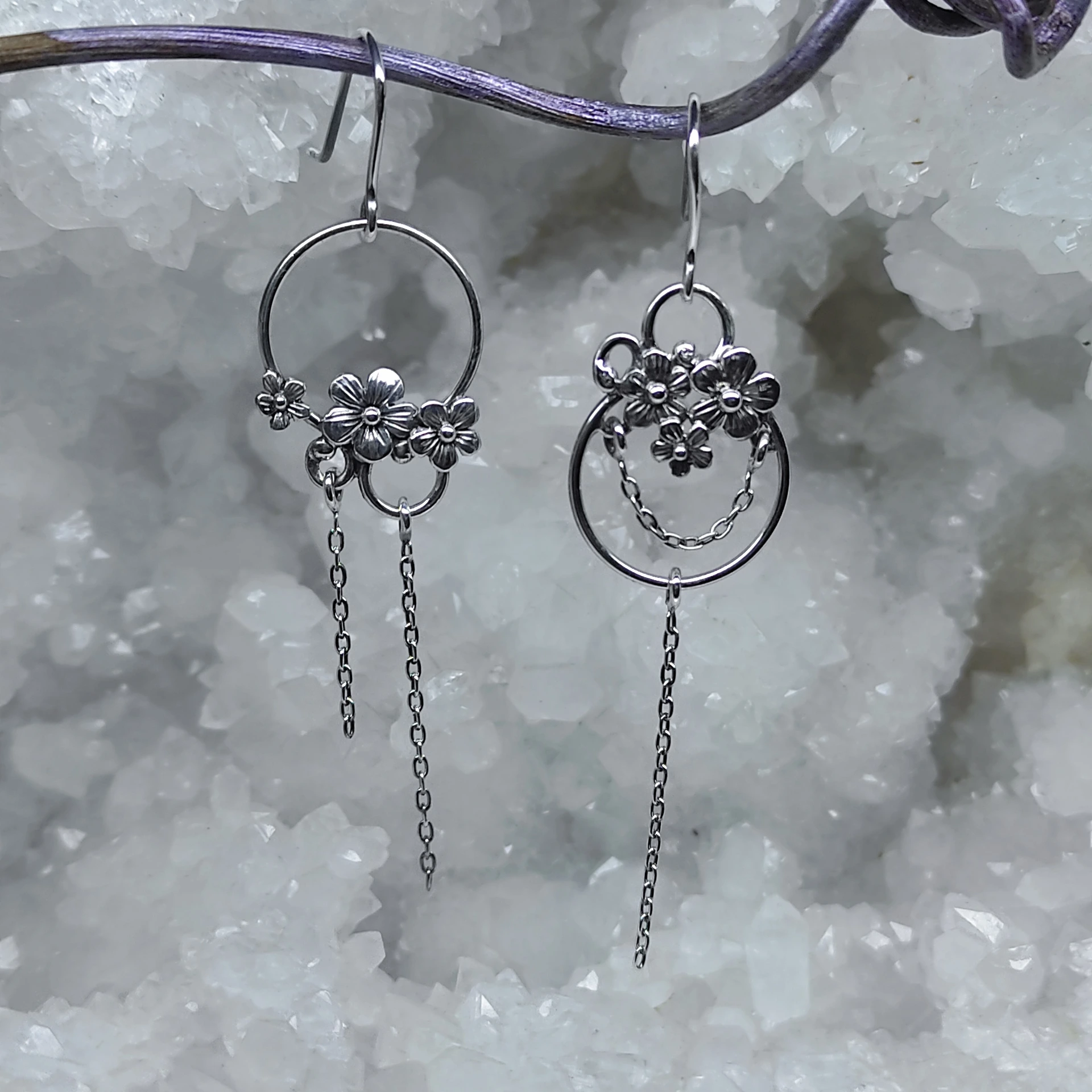 Boucles d' oreilles asymétriques fleurs