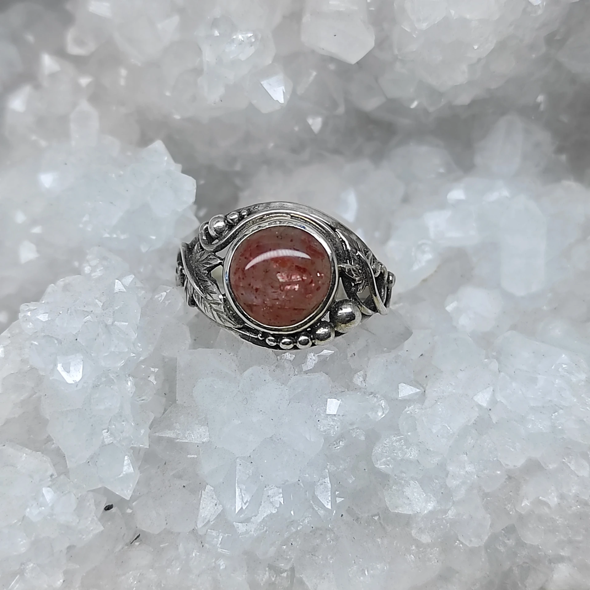 Bague pierre de soleil a effet pierre de lune
