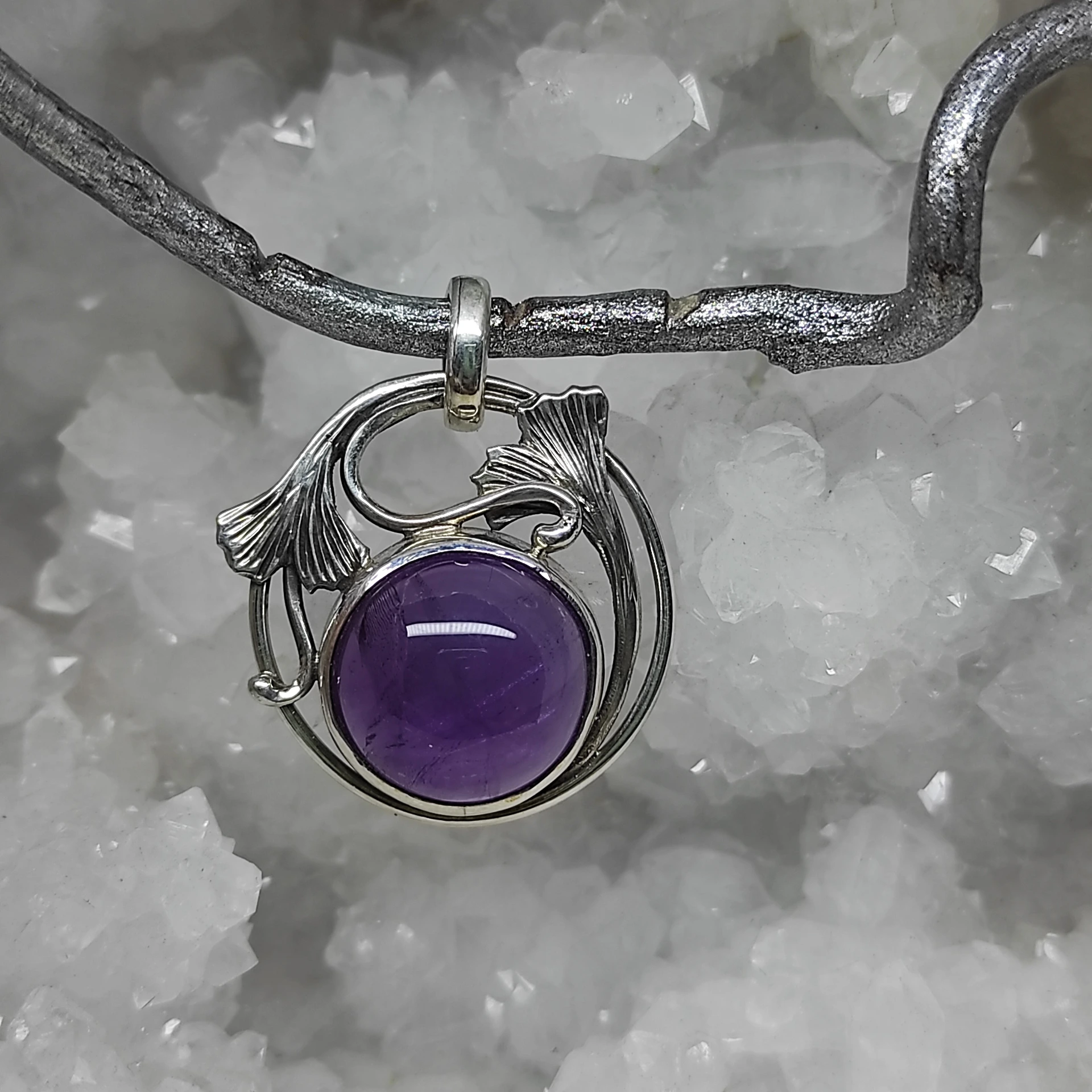 Pendentif cercle améthyste et gingko