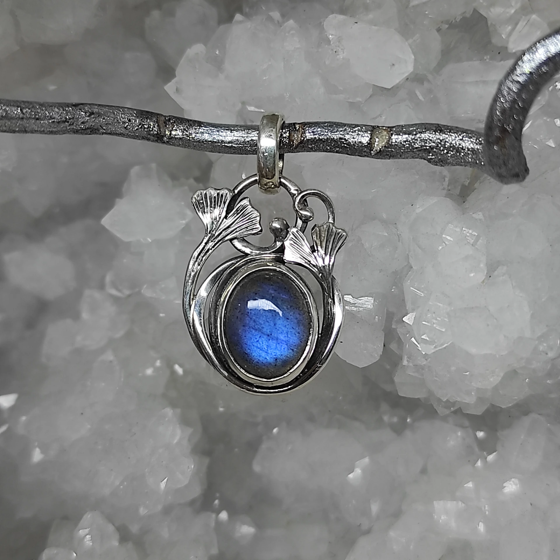 Pendentif labradorite et feuille de gingko