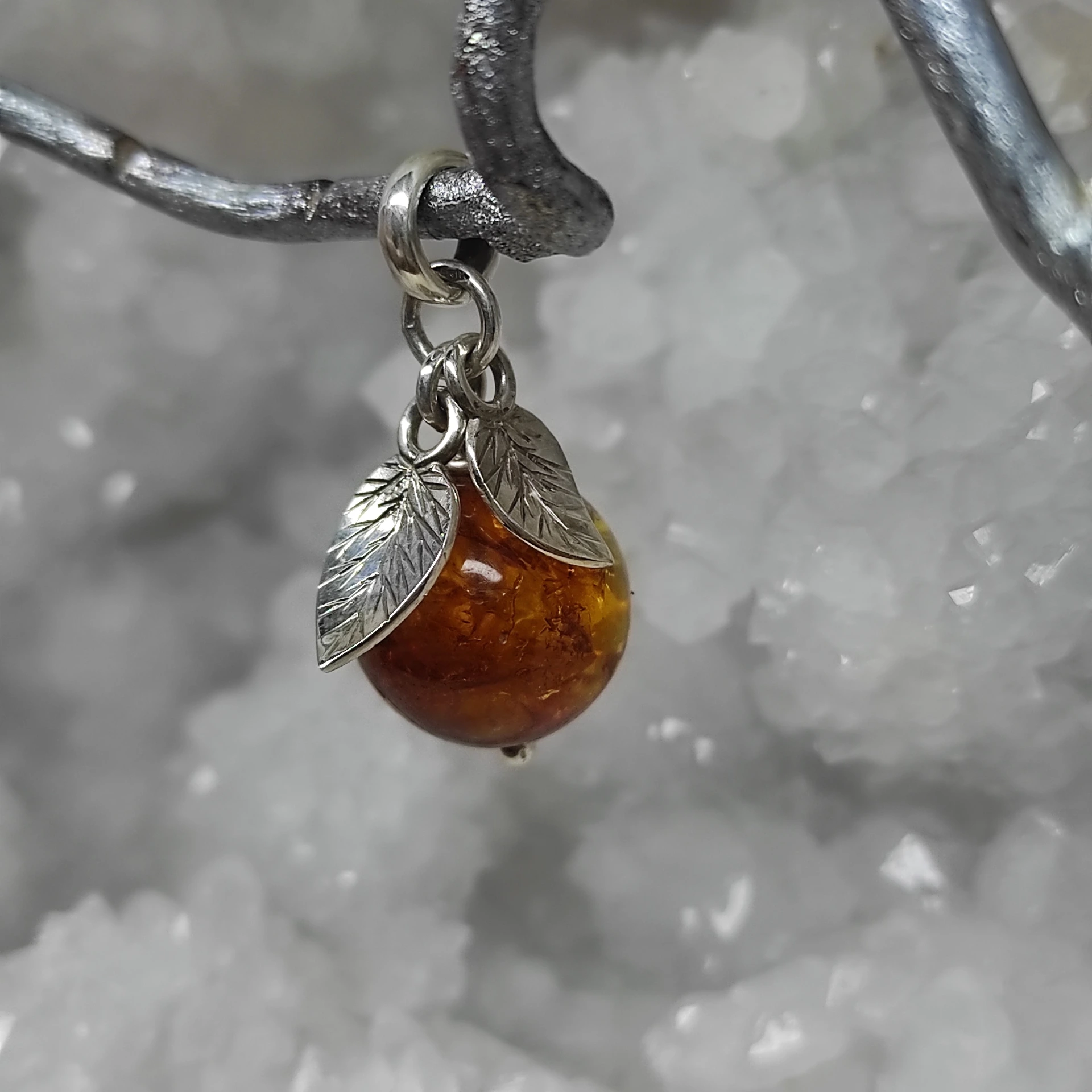 Pendentif fruit ambre